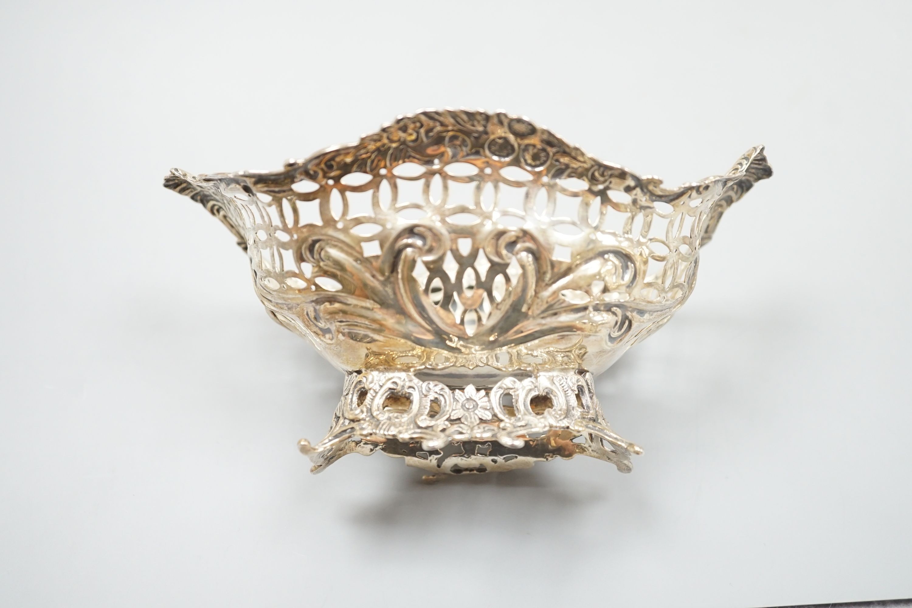 A Victorian pierced oval sweetmeat dish, London 1893, 16.5cm wide, 136 grams.